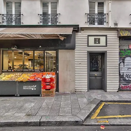 New Mezzanine In The Heart Of Appartement Parijs