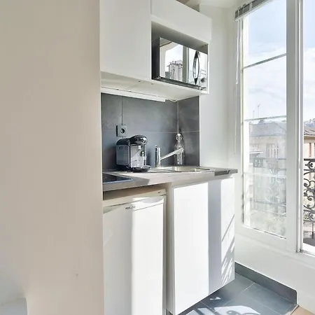 New Mezzanine In The Heart Of Appartement Parijs